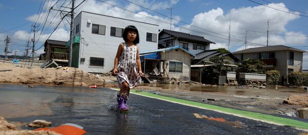 A local resident walks in a flood affected area in Mabi town in Kurashiki - 俄罗斯卫星通讯社