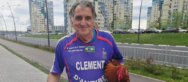 法国球迷带公鸡看世界杯为球队助威 - 俄罗斯卫星通讯社