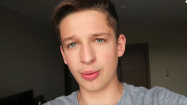 英国17岁的博主提奥∙奥格登 - 俄罗斯卫星通讯社