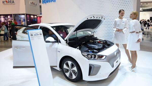 Компания Hyundai Motor представила новую модель электрокара Hyundai Ioniq на V Российско-Китайском ЭКСПО 2018 в рамках 9-й Международной промышленной выставки ИННОПРОМ-2018 - 俄罗斯卫星通讯社