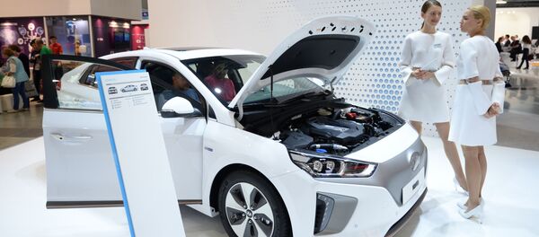 Компания Hyundai Motor представила новую модель электрокара Hyundai Ioniq на V Российско-Китайском ЭКСПО 2018 в рамках 9-й Международной промышленной выставки ИННОПРОМ-2018 - 俄羅斯衛星通訊社