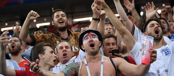 英格兰梦幻开局 球迷嗨翻啤酒满天飞 - 俄罗斯卫星通讯社