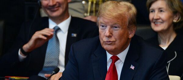 Президент США Дональд Трамп на саммите глав государств и глав правительств стран-участниц Североатлантического альянса (НАТО) в новой штаб-квартире НАТО в Брюсселе Президент США Дональд Трамп на саммите глав государств и глав правительств стран-участниц Североатлантического альянса (НАТО) в новой штаб-квартире НАТО в Брюсселе - 俄罗斯卫星通讯社