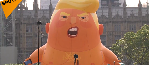 伦敦广场上空施放特朗普宝宝巨婴气球 伦敦广场上空施放特朗普宝宝巨婴气球 - 俄罗斯卫星通讯社