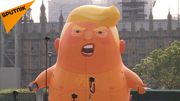 伦敦广场上空施放特朗普宝宝巨婴气球 - 俄罗斯卫星通讯社