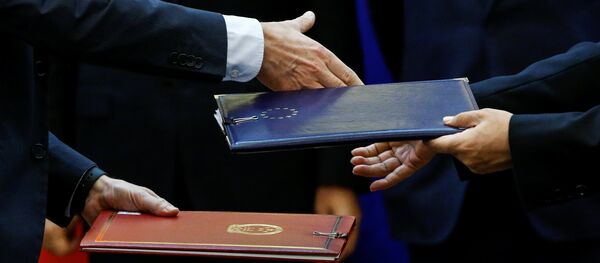 中国和欧洲在维护‘以规则为基础的多边贸易体系'和全球化进程方面持有共同立场，双方会因共同利益而团结起来，与特朗普的逆全球化政策作斗争。从某种程度上讲，特朗普对中国发起贸易战其实是给我们带来了更多的朋友。 - 俄罗斯卫星通讯社