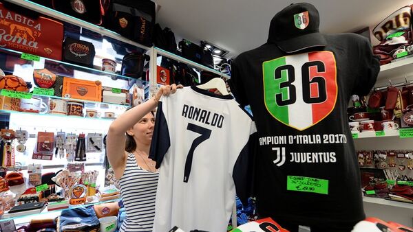 意大利尤文圖斯俱樂部售賣印有羅納爾多名字的體恤收回一半成本 - 俄羅斯衛星通訊社