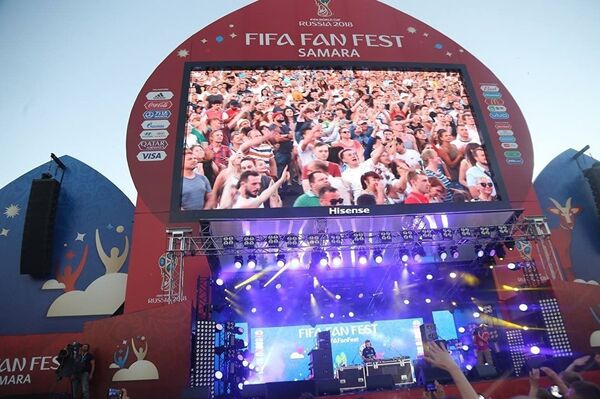 俄罗斯世界杯太棒了！：英国DJ制作人谈世界杯和西方媒体的谎言 - 俄罗斯卫星通讯社