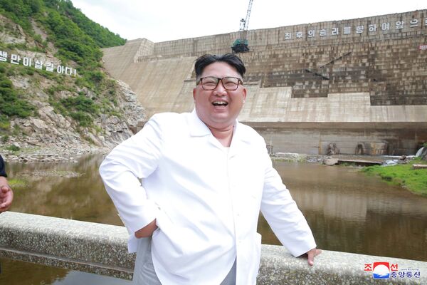 朝鲜领导人金正恩在平壤视察建设中的Orangchon电厂。 - 俄罗斯卫星通讯社