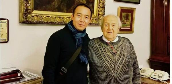 牟克和俄羅斯聯邦藝術科學院院長祖拉布·採列捷列在工作室 - 俄羅斯衛星通訊社