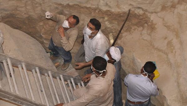 Мумии, найденные в черном гранитном саркофаге при раскопках в Александрии на северном побережье Египта - 俄羅斯衛星通訊社
