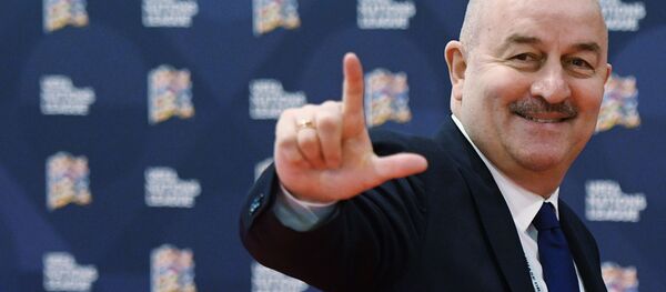 俄足球队主教练喜欢训练俄国家队 但是没有回答是否会继续执教 - 俄罗斯卫星通讯社