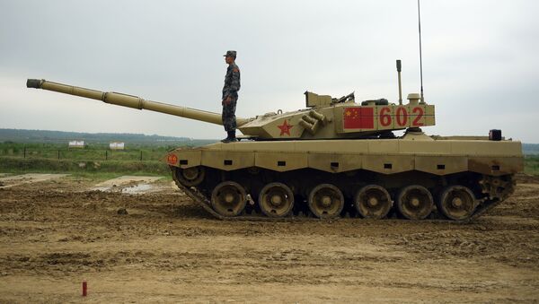 Танк Type 96 армии КНР во время подготовки к международным соревнованиям Танковый биатлон-2018 в подмосковной Кубинке - 俄罗斯卫星通讯社