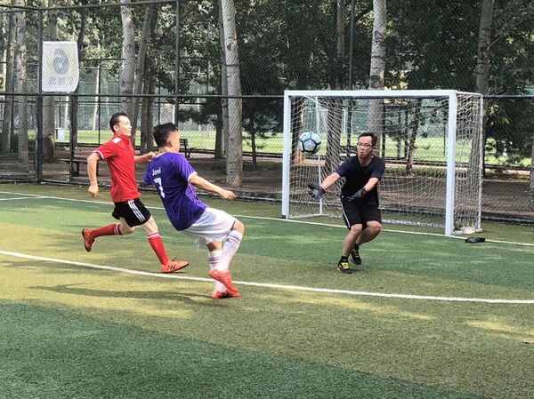 中国希望获得足球世界杯的举办权，为此通过了足球精神整体教育战略。 - 俄罗斯卫星通讯社