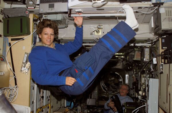 美国女宇航员艾琳∙玛丽∙科林斯在国际空间站上的星型模块中。 - 俄罗斯卫星通讯社