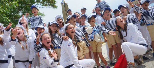 在阿尔捷克很自由，可以让我们自主去做一些事情，会尊重我们的选择，比如说当我们不想做这件事情的时候，我们跟老师说，老师也会同意。“ - 俄罗斯卫星通讯社