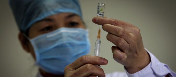 A health worker prepares a dose of vaccine - 俄羅斯衛星通訊社