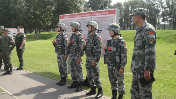 第四屆國際軍事比賽於7月28日(星期六)在莫斯科郊外的愛國者公園拉開帷幕。比賽共包含28個項目,在7個國家的24個訓練場同時進行,來自32個國家的團隊參家比賽。比賽將持續到8月11日結束。 第四屆國際軍事比賽於7月28日(星期六)在莫斯科郊外的愛國者公園拉開帷幕。比賽共包含28個項目,在7個國家的24個訓練場同時進行,來自32個國家的團隊參家比賽。比賽將持續到8月11日結束。 - 俄羅斯衛星通訊社