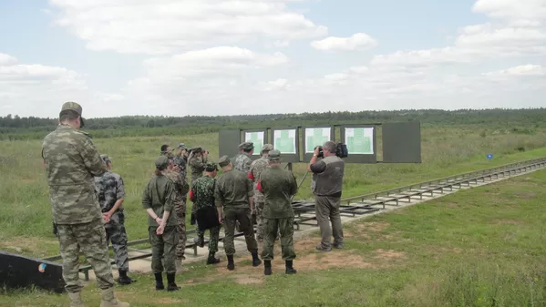 中國官兵在莫斯科近郊進行實彈射擊 中國官兵在莫斯科近郊進行實彈射擊 - 俄羅斯衛星通訊社