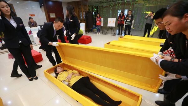 媒体：江西省政府为节约土地抢棺砸棺 禁止土葬 - 俄罗斯卫星通讯社