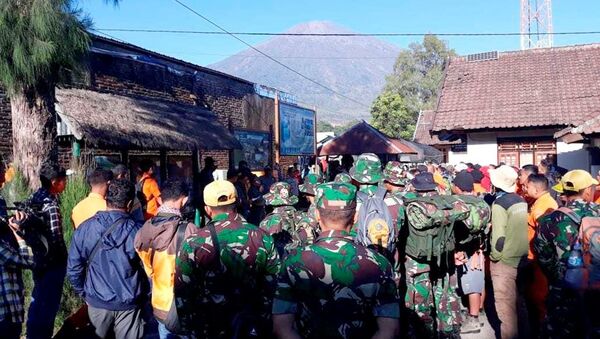 印尼已撤離1000多名被困林賈尼火山遊客 - 俄羅斯衛星通訊社