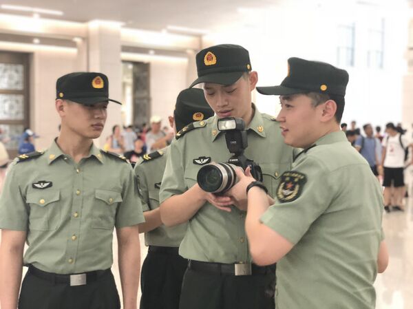 今天中国努力跻身于军事实力最强大的国家之列,这种主张在很大程度上在年轻人中也得到推广。 今天中国努力跻身于军事实力最强大的国家之列,这种主张在很大程度上在年轻人中也得到推广。 - 俄罗斯卫星通讯社