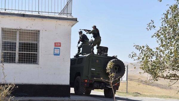 俄第201军事基地军人在塔吉克斯坦演习中消灭模拟的武装分子 - 俄罗斯卫星通讯社