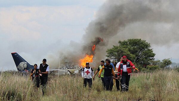 墨西哥一架載有103人的飛機失事 - 俄羅斯衛星通訊社