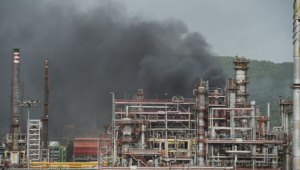 印度孟买炼油厂大火熊熊 20多人受伤 - 俄罗斯卫星通讯社