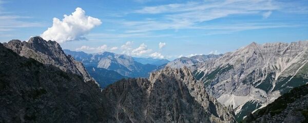 三名登山者在攀登奥地利阿尔卑斯山顶峰时坠亡 - 俄罗斯卫星通讯社