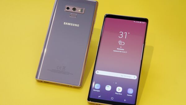 The Samsung Galaxy Note 9 is shown in this photo, in New York, Tuesday, Aug. 7, 2018. The improvements in the new Galaxy Note 9 phone reflect a smartphone industry that has largely pushed the limits on hardware. - 俄羅斯衛星通訊社