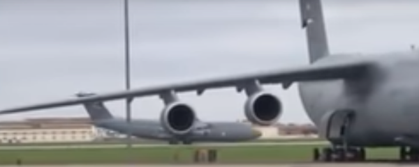 美国C-5“银河”机鼻蹭地迫降西班牙 - 俄罗斯卫星通讯社