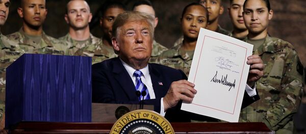 美簽署“2019財年國防授權法案” 中國國防部回應 - 俄羅斯衛星通訊社