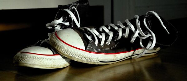 蘇格蘭男子因腳太大找不到工作 - 俄羅斯衛星通訊社