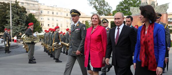 Президент РФ Владимир Путин и министр европейских, интеграционных и иностранных дел Австрии Карин Кнайсль - 俄罗斯卫星通讯社