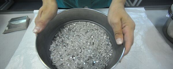 俄“埃羅莎”公司測試用盧布向中印客戶出售鑽石 俄“埃羅莎”公司測試用盧布向中印客戶出售鑽石 - 俄羅斯衛星通訊社