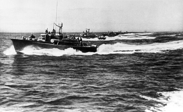 苏联鱼雷艇袭击咸兴港。 - 俄罗斯卫星通讯社