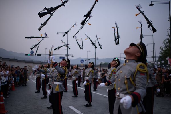 纪念从日本殖民统治下解放70周年的首尔阅兵。 - 俄罗斯卫星通讯社