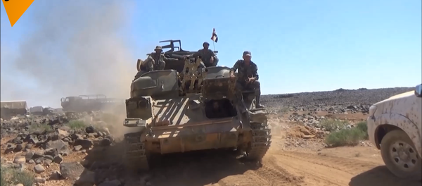 叙利亚军队在沙漠中使用苏联装备作战 - 俄罗斯卫星通讯社