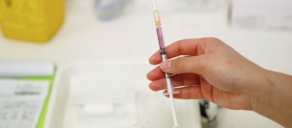 A nurse prepares a vaccine in a hospital in Beijing - 俄羅斯衛星通訊社