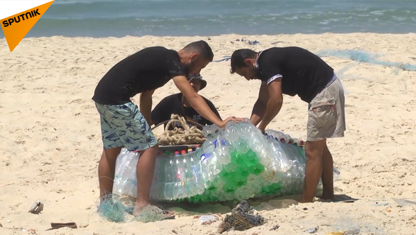 巴勒斯坦渔民用塑料瓶造船 - 俄罗斯卫星通讯社