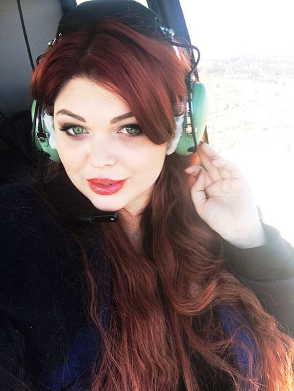 俄罗斯大码模特儿尤利娅•雷巴科娃学习驾驶直升机 俄罗斯大码模特儿尤利娅•雷巴科娃学习驾驶直升机 - 俄罗斯卫星通讯社