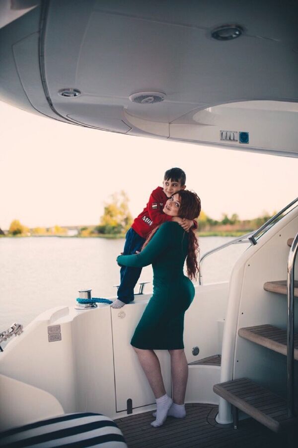 尤利娅•雷巴科娃和儿子 尤利娅•雷巴科娃和儿子 - 俄罗斯卫星通讯社