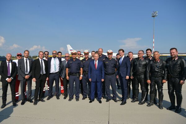 弗莱基米尔·普京和奥地利总理塞巴斯蒂安·库尔茨在格拉茨机场 - 俄罗斯卫星通讯社
