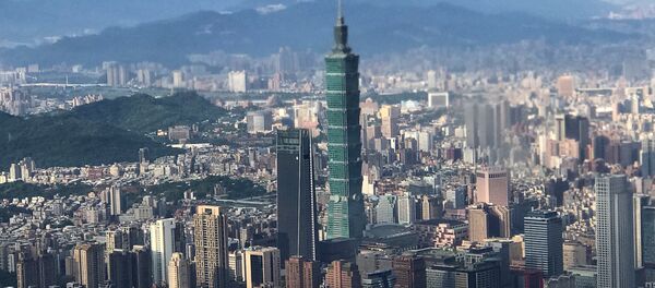 Nan Shan Plaza and Taiwan's landmark building Taipei 101 are pictured through the window of an airplane, in Taipei Nan Shan Plaza and Taiwan's landmark building Taipei 101 are pictured through the window of an airplane, in Taipei - 俄罗斯卫星通讯社