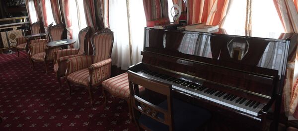 Салон в вагоне туристического поезда класса люкс «Императорская Россия», который отправляется в путешествие по Транссибирской магистрали - 俄罗斯卫星通讯社