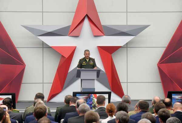 俄罗斯国防部长谢尔盖·绍伊古在库宾卡举行的军队-2018第四届国际军事技术论坛上发表讲话。 - 俄罗斯卫星通讯社