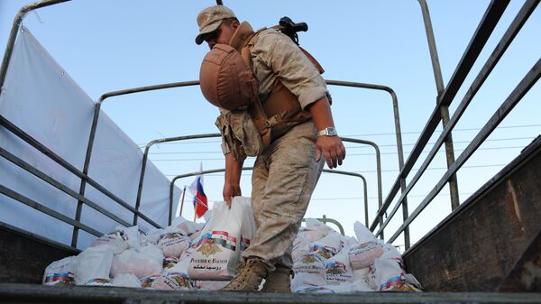 俄軍向阿勒頗居民發放人道物資 - 俄羅斯衛星通訊社