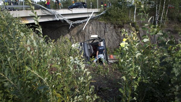 芬兰一辆公交车坠桥造成4人死亡 - 俄罗斯卫星通讯社