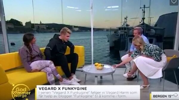 挪威電視主持人在節目直播中嘔吐 - 俄羅斯衛星通訊社